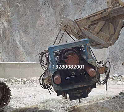 反井鉆機(jī)設(shè)備已順利運(yùn)抵四川